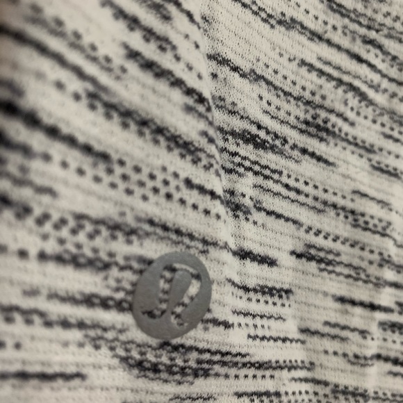 Pre-loved Lululemon Long Distance Long Sleeves - Picture 3 of 4
